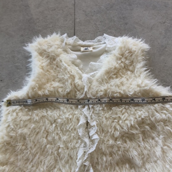 M.L. Kids Ruffles fur & Lace Vest - Picture 2 of 6
